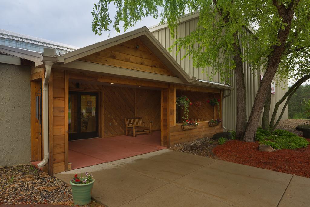 Tamarack Wisconsin Dells, A Ramada By Wyndham Hotel Lake Delton Exterior photo